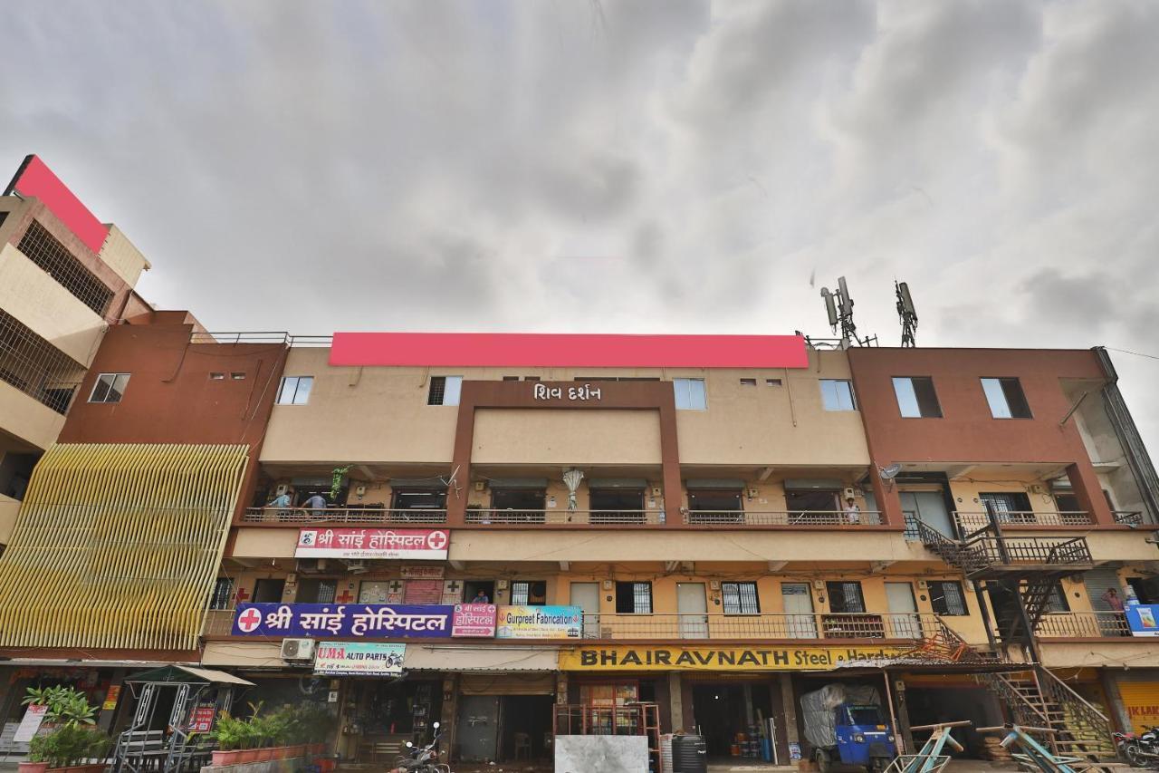 Oyo 16675 Hotel Shri Krishna Inn Surat Dış mekan fotoğraf